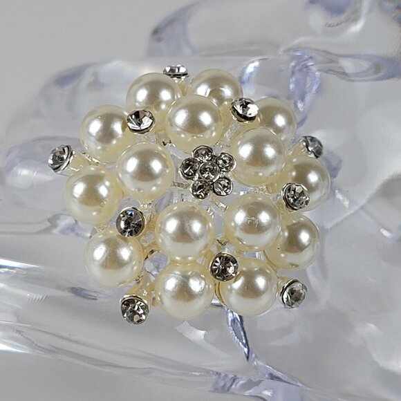 Silver-Tone Clear Crystal White Faux Pearl Statement Ring Sz 8 Sizable Cocktail - Picture 1 of 8
